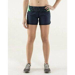 Lululemon Groovy Run Short Inkwell / Quilt 24 Fall 2013 Size 8 EUC